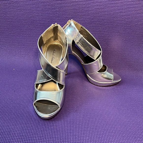 LOVIN’ MICHAEL ANTONIO SILVER HEELS - Picture 1 of 5